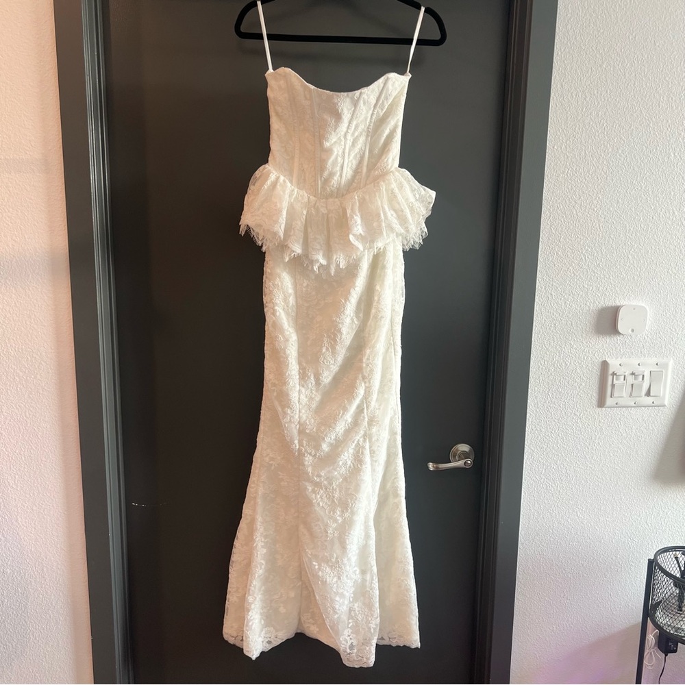 V. Chapman Waverly White Chantilly Lace Corset Gown NWT Size 4 Bridal / Wedding